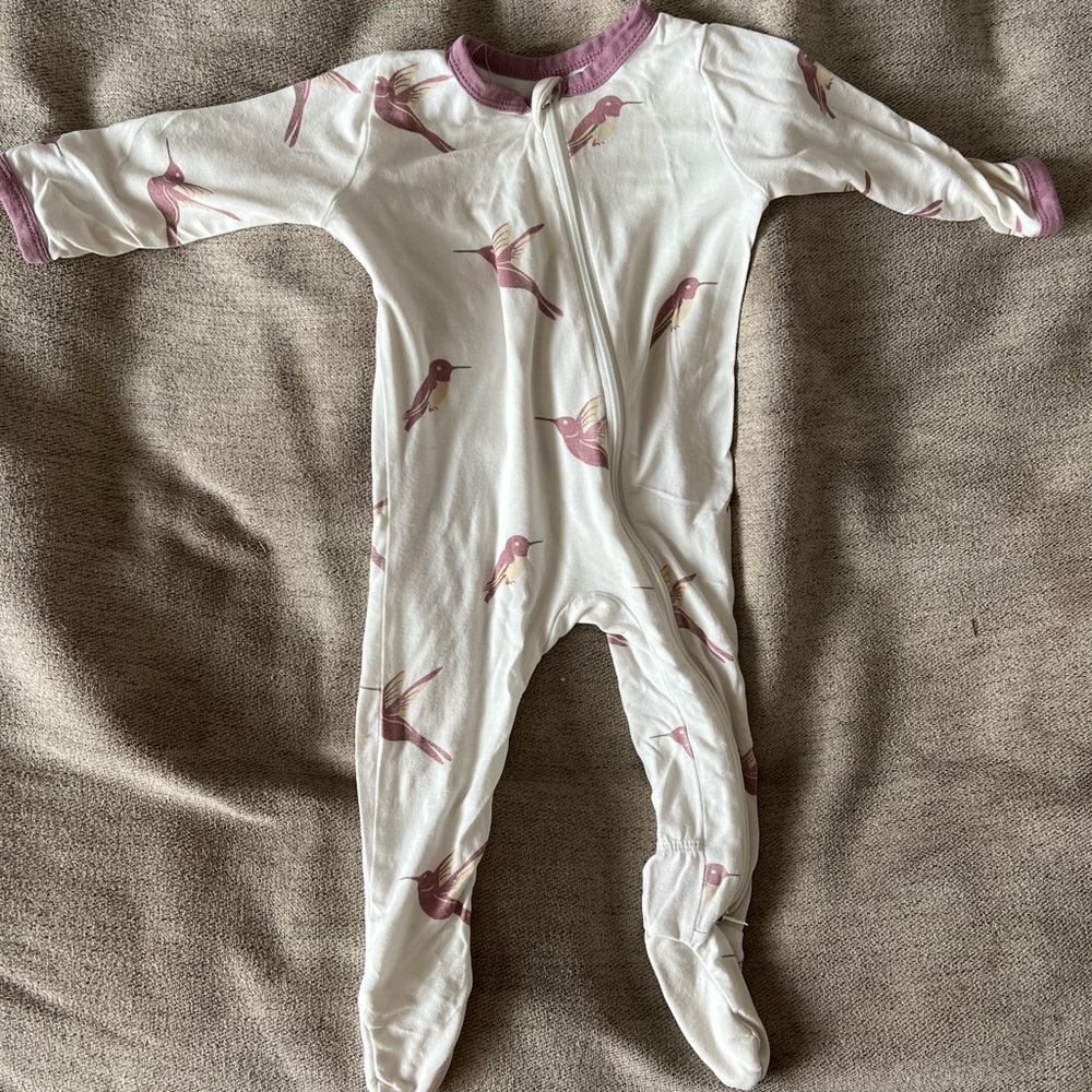 Kyte Baby bamboo Footie with hummingbird pattern size 3-6 months